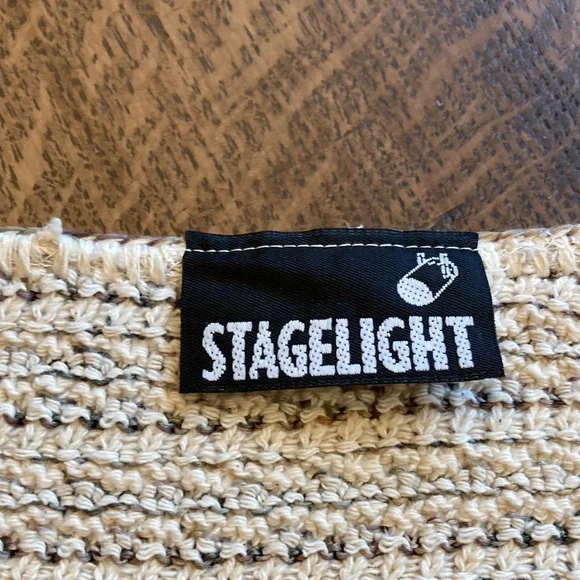 Woman’s Sweater - Picture 3 of 3